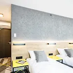 Air Hotel